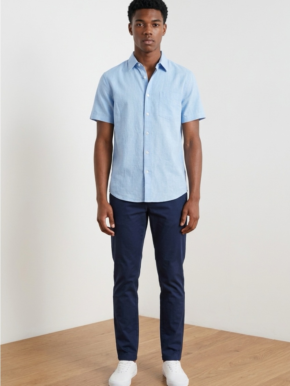 Men's Light Blue Short Sleeve Button-Down Shirt